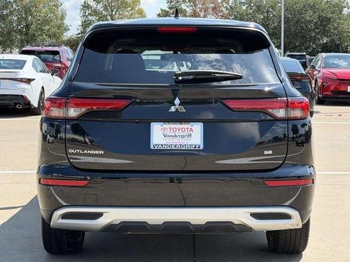 Black 2022 Mitsubishi Outlander SE