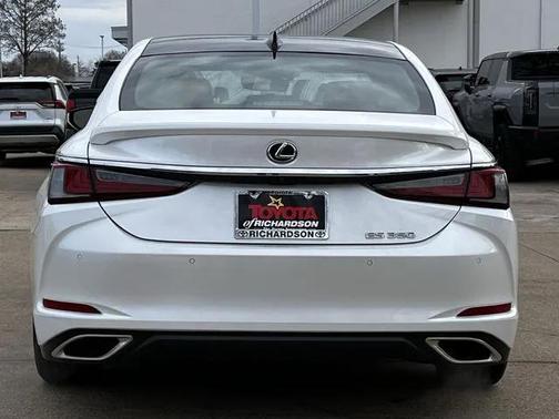 2022 Lexus ES 350 Ultra Luxury