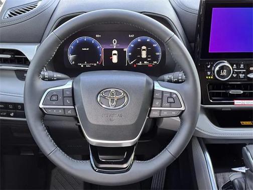 2025 Toyota Highlander Platinum