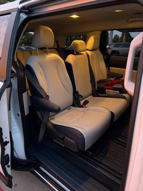 Snow White Pearl 2026 Kia Carnival Hybrid EX
