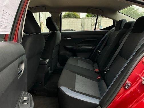 Scarlet Ember Tintcoat 2025 Nissan Versa 1.6 SV