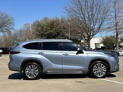 2024 Toyota Highlander Platinum