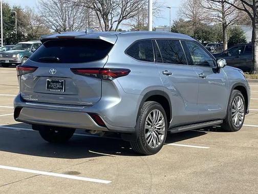2024 Toyota Highlander Platinum