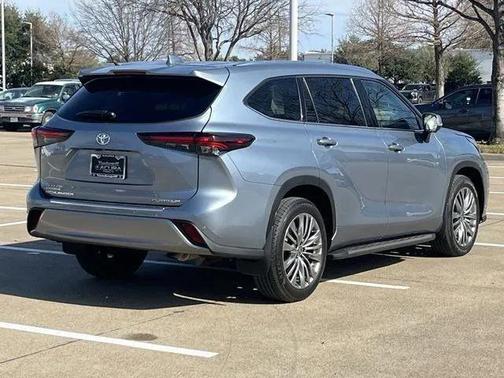 2024 Toyota Highlander Platinum