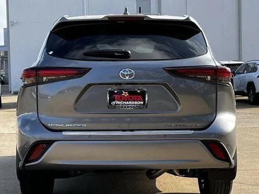 2025 Toyota Highlander Platinum