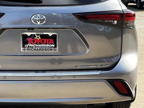 2025 Toyota Highlander Platinum
