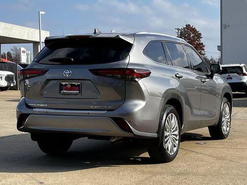 2025 Toyota Highlander Platinum