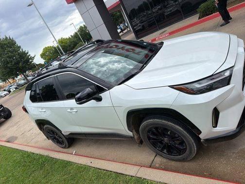 Wind Chill Pearl/Midnight Black Metallic 2023 Toyota RAV4 Hybrid SE