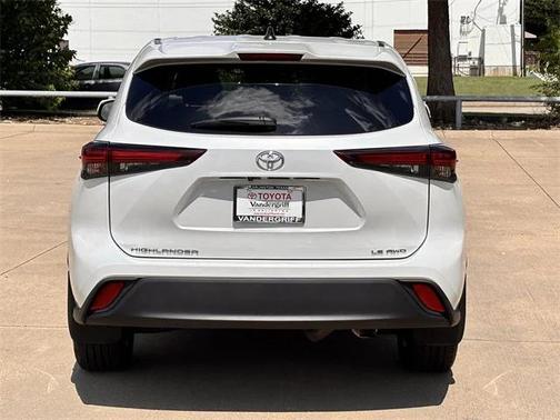 2024 Toyota Highlander LE