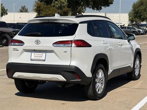 2024 Toyota Corolla Cross LE