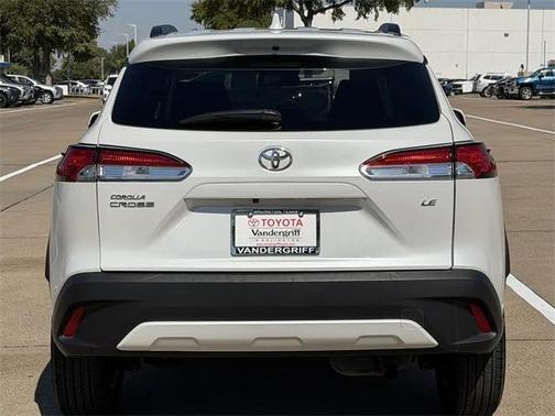 2024 Toyota Corolla Cross LE