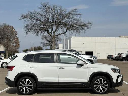 2024 Volkswagen Taos 1.5T SE