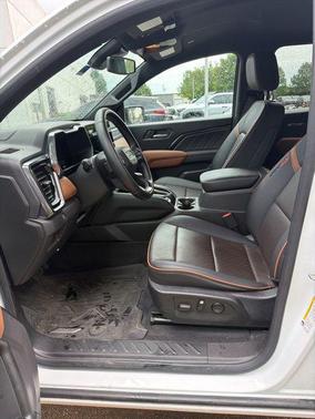 Summit White 2023 GMC Canyon AT4