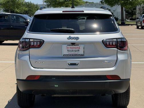 Silver Zynith 2025 Jeep Compass Latitude