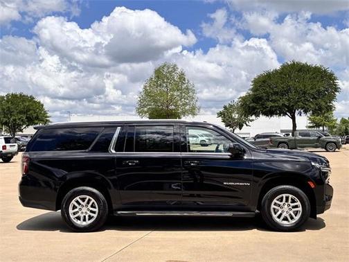 2023 Chevrolet Suburban LT