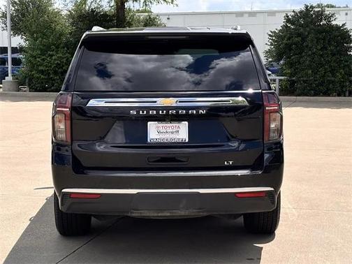 2023 Chevrolet Suburban LT