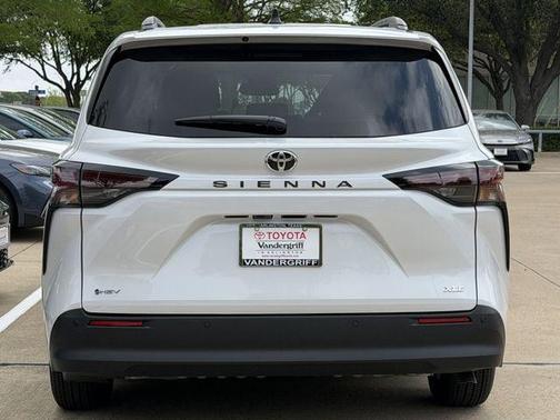 Wind Chill Pearl 2026 Toyota Sienna XLE