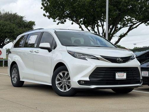 Wind Chill Pearl 2026 Toyota Sienna XLE