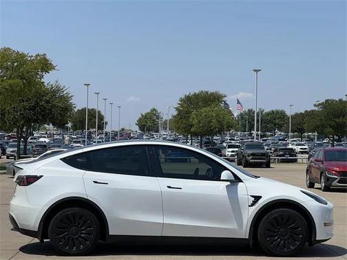 2022 Tesla Model Y Long Range Dual Motor All-Wheel Drive
