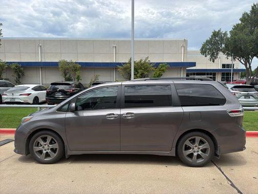 Predawn Gray Mica 2017 Toyota Sienna L