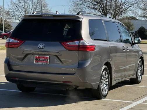 2019 Toyota Sienna XLE