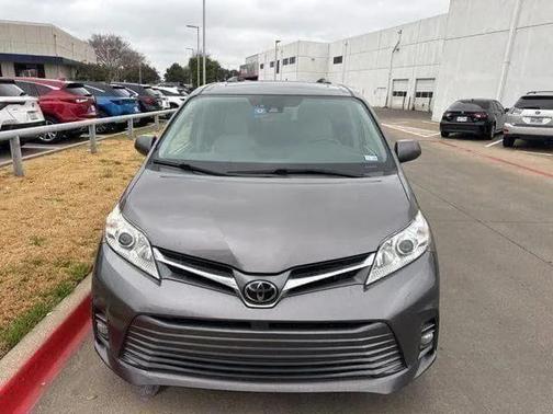 2019 Toyota Sienna XLE