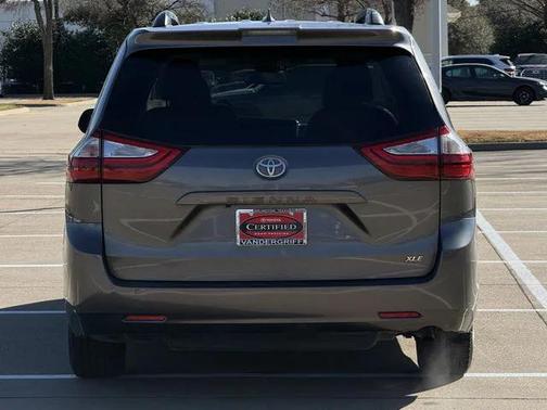 2019 Toyota Sienna XLE