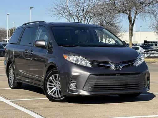 2019 Toyota Sienna XLE