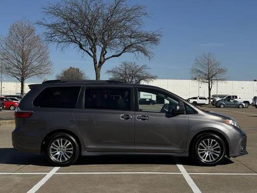 2019 Toyota Sienna XLE