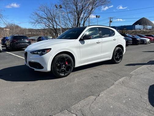 2025 Alfa Romeo Stelvio Ti