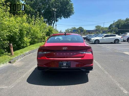 2022 Hyundai ELANTRA SEL