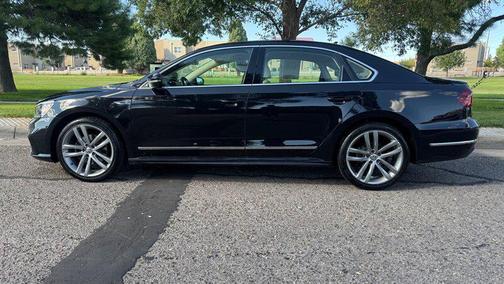 2017 Volkswagen Passat 1.8T R-Line w/Comfort