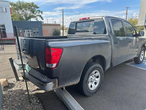 2005 Nissan Titan XE Crew Cab