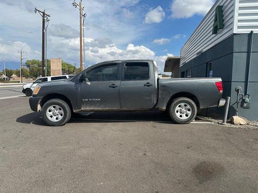 2005 Nissan Titan XE Crew Cab