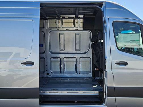 2025 Mercedes-Benz Sprinter 2500 High Roof