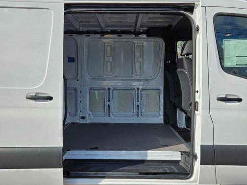 2025 Mercedes-Benz Sprinter 2500 Standard Roof