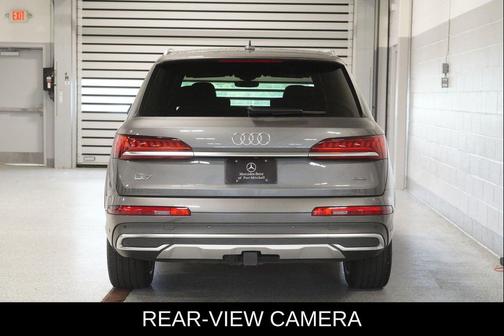 Samurai Gray Metallic 2023 Audi Q7 55 Premium Plus