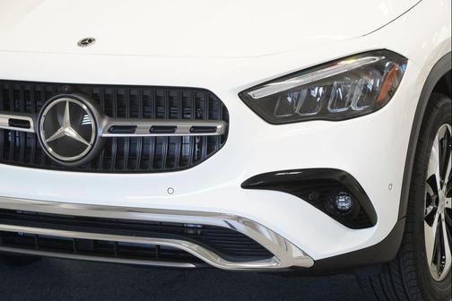 Polar White 2026 Mercedes-Benz GLA 250 4MATIC