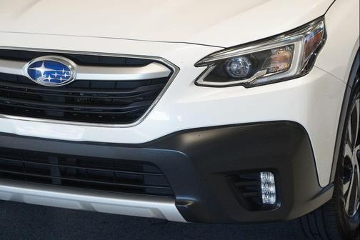 Crystal White Pearl 2020 Subaru Outback Limited