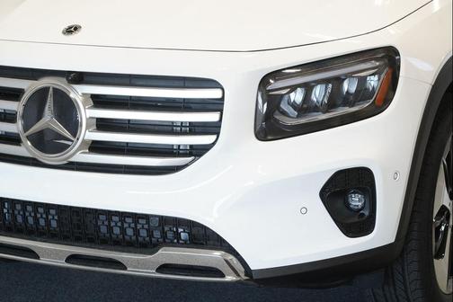 Polar White 2026 Mercedes-Benz GLB 250 4MATIC