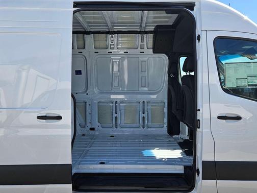 2025 Mercedes-Benz Sprinter 2500 Standard Roof