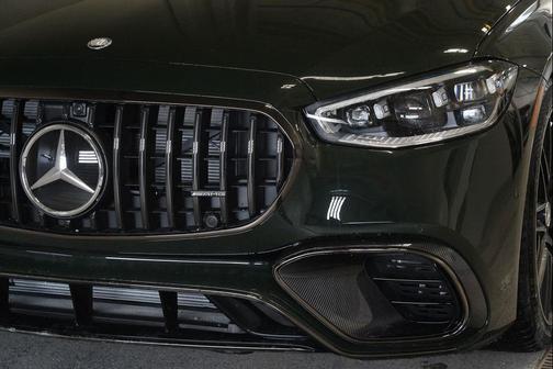 MANUFAKTUR Exclusive Dark Olive Green Non-Metallic 2026 Mercedes-Benz AMG S 63 E 4MATIC