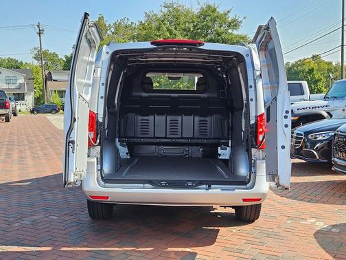 2023 Mercedes-Benz Metris Base