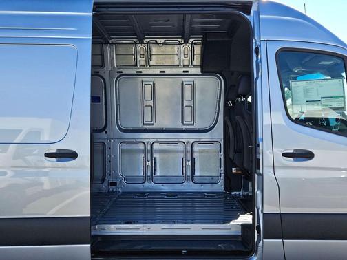2025 Mercedes-Benz Sprinter 2500 High Roof