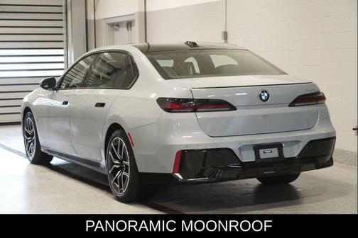 Brooklyn Grey Metallic 2023 BMW 740 i