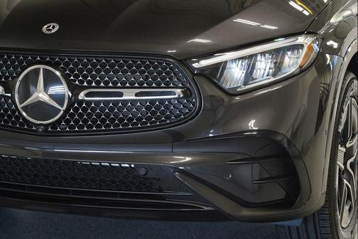 Graphite Grey Metallic 2026 Mercedes-Benz GLC 300 4MATIC