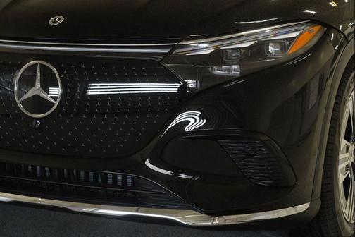 Black 2026 Mercedes-Benz EQS 400 400