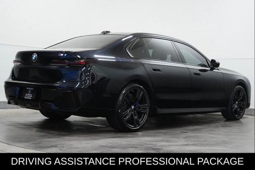 2025 BMW 740 i