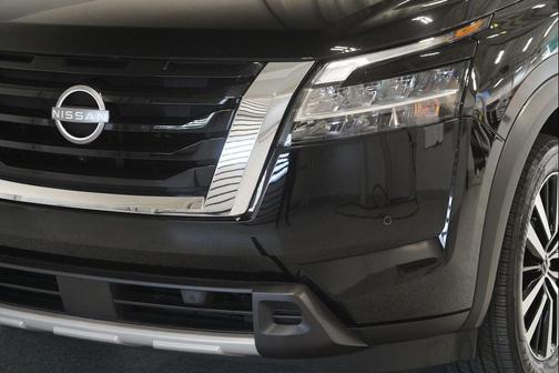 Super Black 2024 Nissan Pathfinder Platinum 4WD