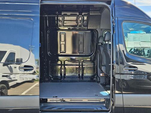 2025 Mercedes-Benz Sprinter 2500 Standard Roof